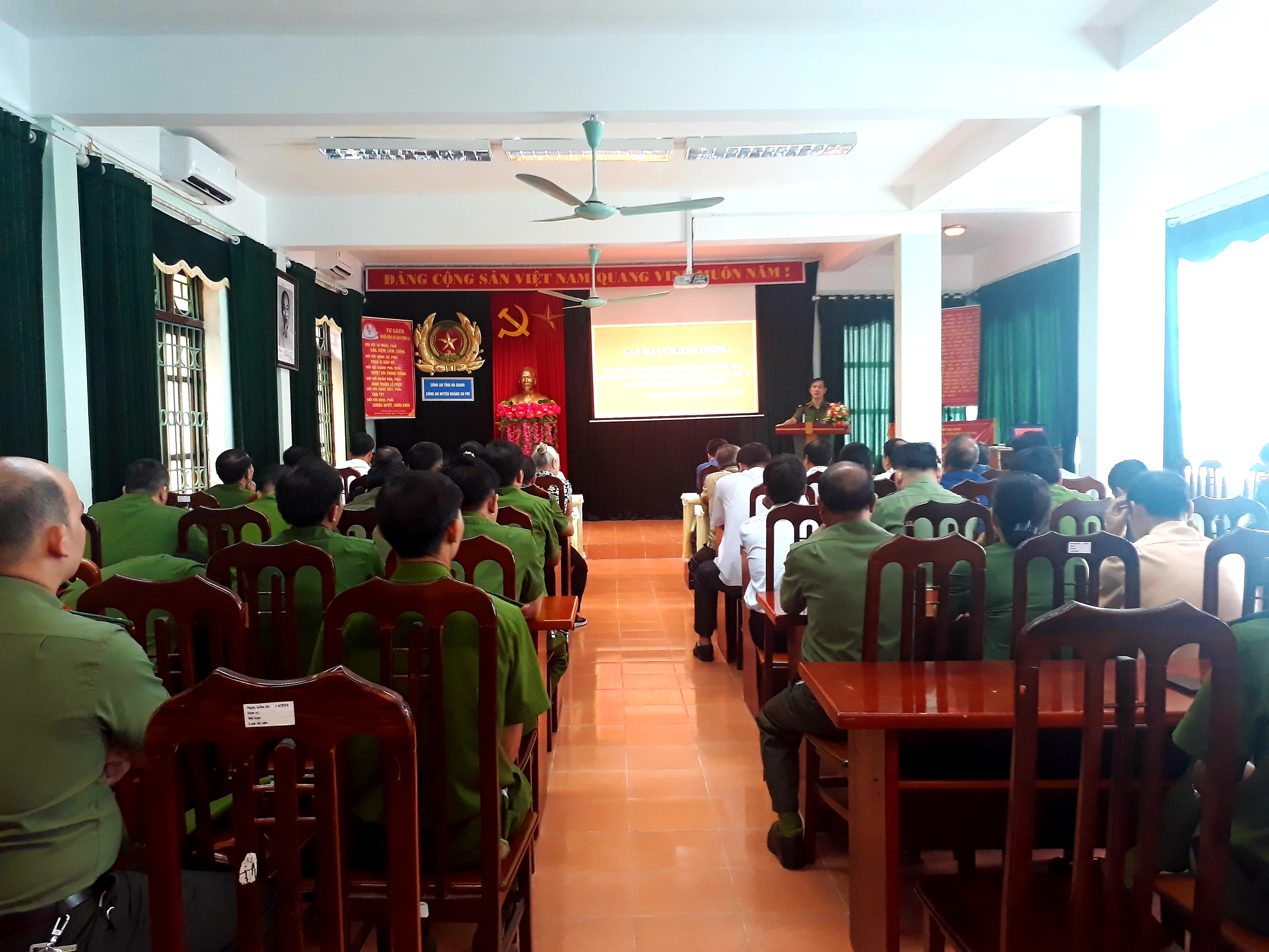 Gặp mặt truyền thống Ngày CAND Việt Nam và Ngày hội toàn dân Bảo vệ ANTQ